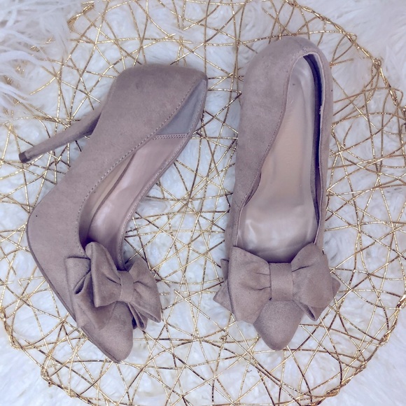 💛🧡 - Nude/Tan Heels with Bow - Picture 2 of 6